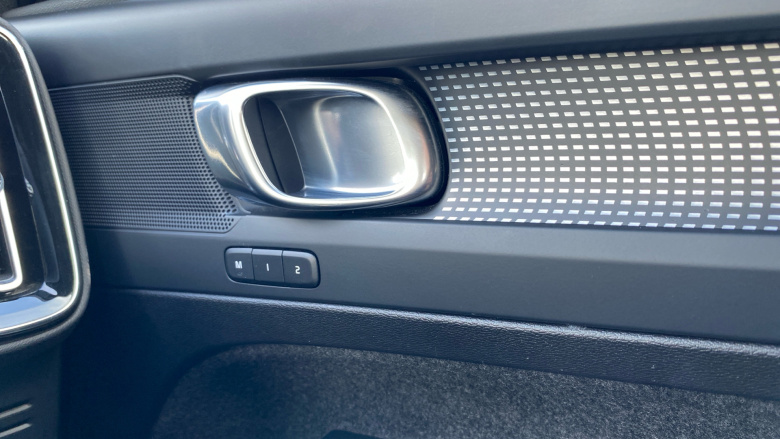 Volvo XC40 2.0 B3P Plus Dark 5dr Auto Petrol Estate